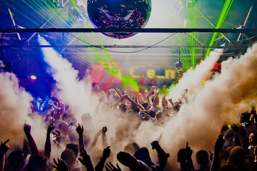 Amsterdam Nightlife & Clubs + Free Drinks