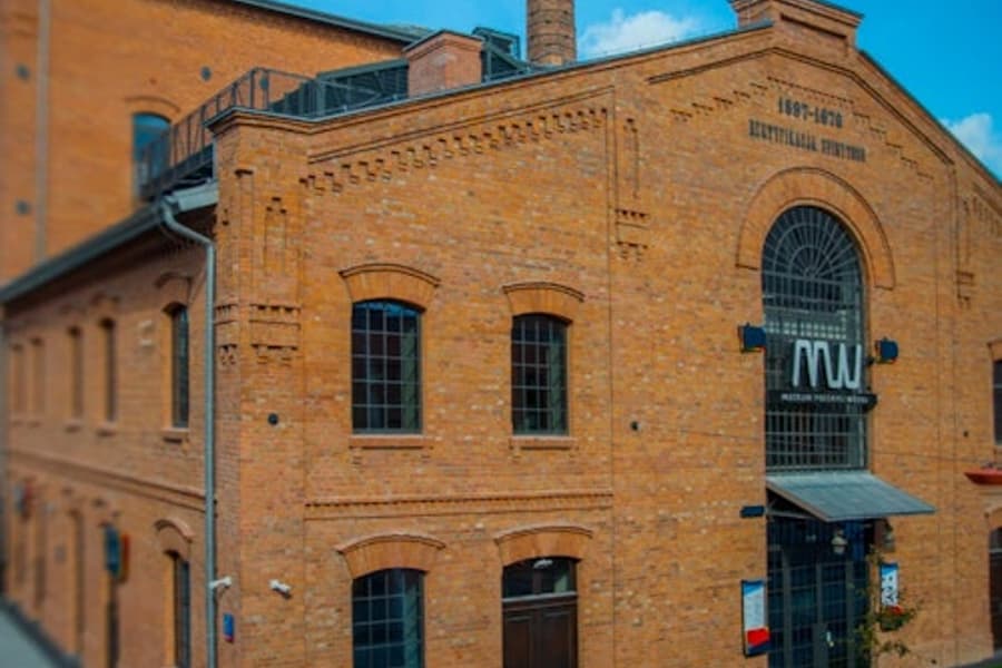 Polish Vodka Museum: Guided Tour in English + Tasting of 4 Vodkas, Warsaw