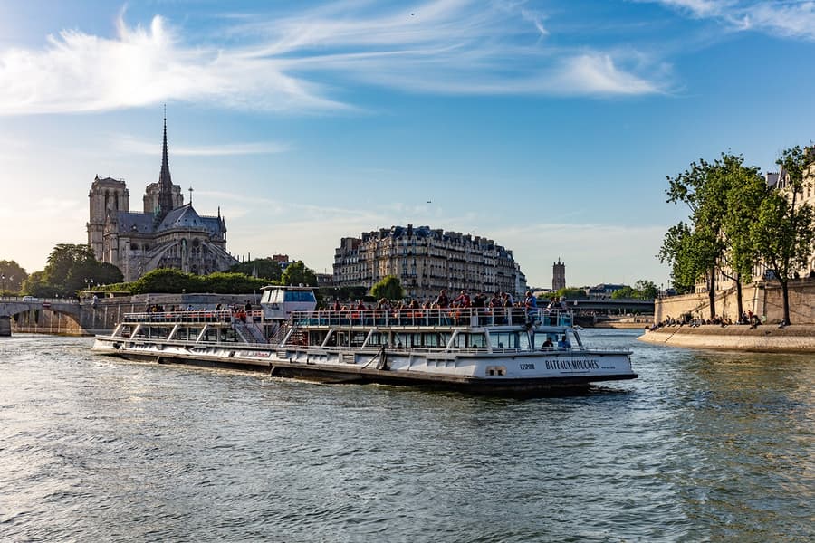 Seine River Cruise from Pont de l'Alma with Sparkling Champagne, at Bateaux-Mouches