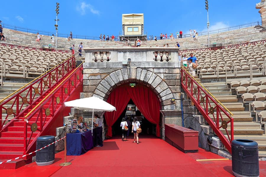 Veronai Aréna: Soron kívüli, vezetett túra, at Arena di Verona, P.za Bra, 1,, Verona