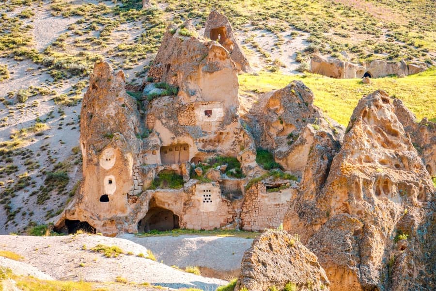 Soğanlı Valley Sunrise Hot Air Balloon Tour with Breakfast & Transfers, Cappadocia