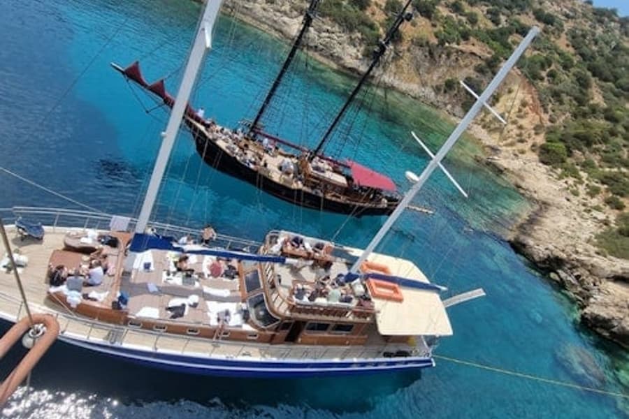 Athens Riviera: 5-timmars solnedgångskryssning med middag, drycker och simstopp, at Athens Boat Trips & Cruises, Piraeus