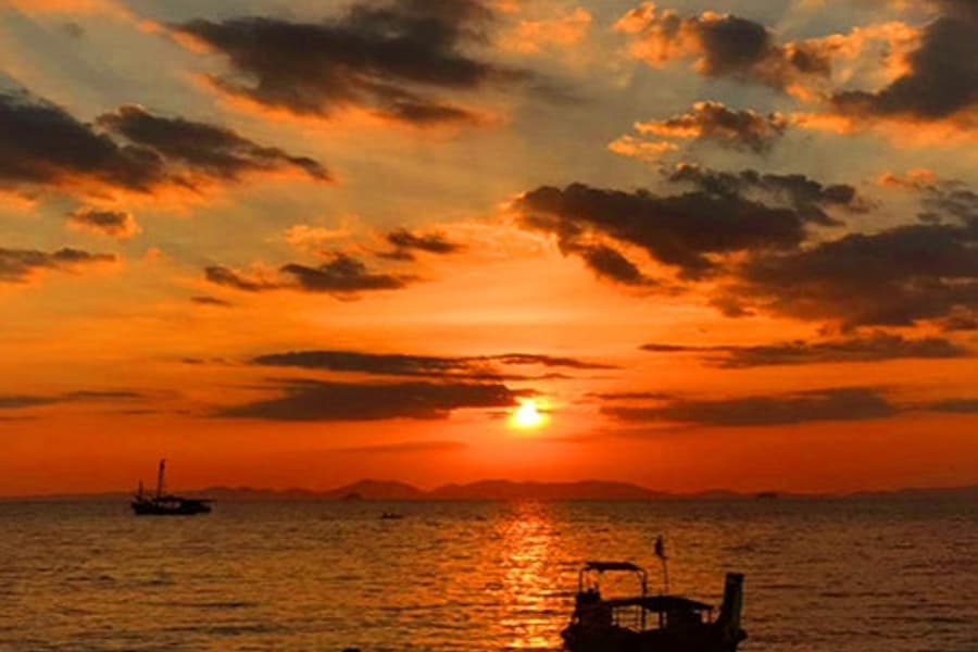 Tour ao Pôr do Sol nas 4 Ilhas de Krabi com Churrasco e Plâncton Bioluminescente em Barco Longtail, Krabi