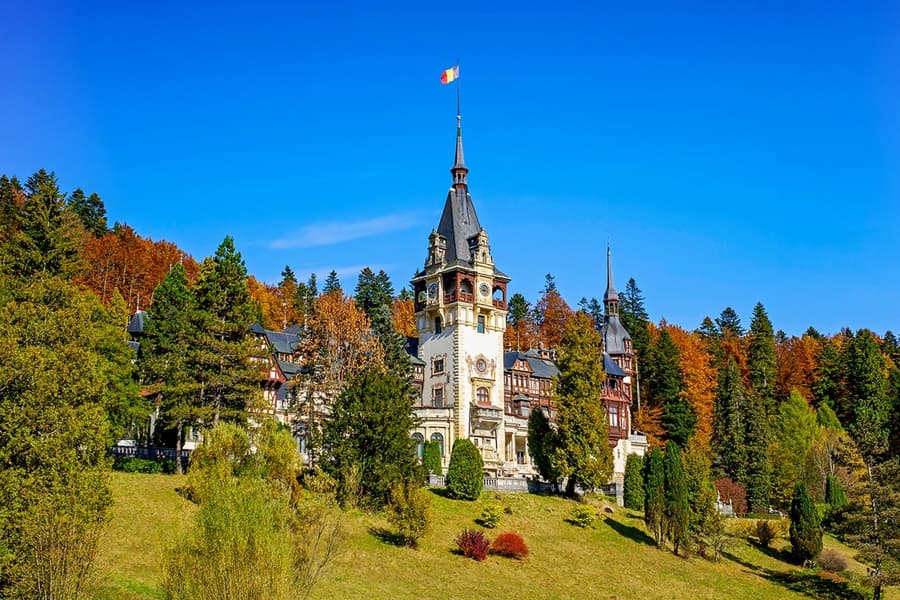 Från Bukarest: Heldagstur med guide till Bran Castle, Peles Castle och Brasov med ljudguide, Bucharest