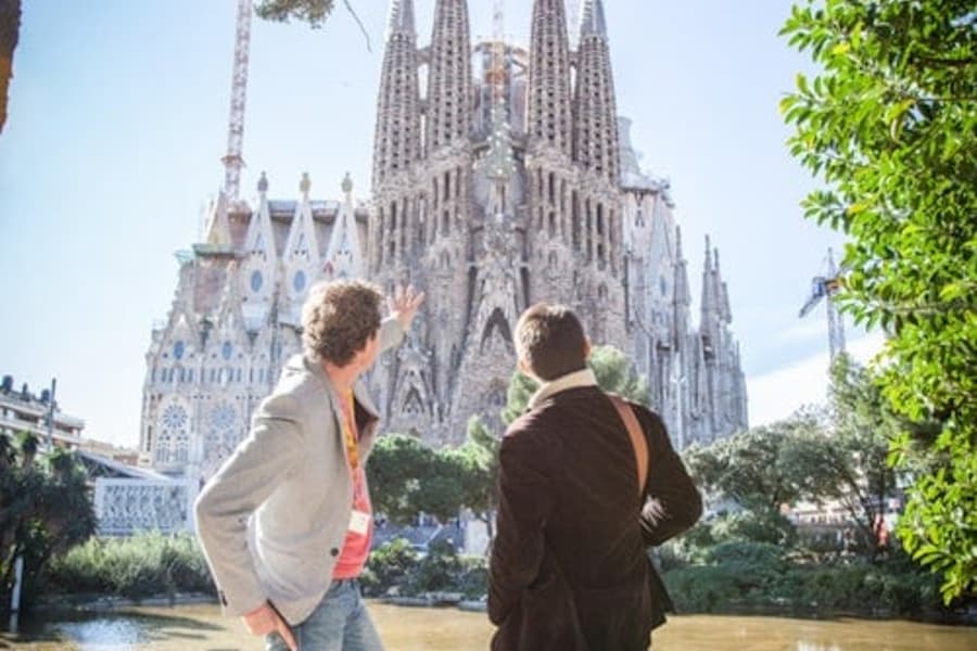 Go With A Local: Skip-The-Line Sagrada Família Tour in Dutch, at Sagrada Familia, Barcelona