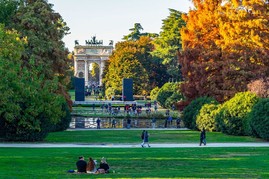 تور راهنمایی تور برانکا و قلعه سفورزا با پیاده‌روی در پارک, Milan