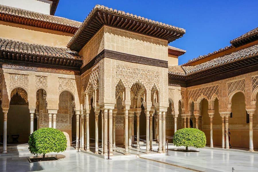 Alhambra Skip-the-Line Guided Tour with Nasrid Palaces, Granada