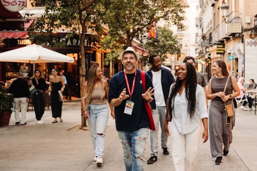 Madrid: Guided Tapas Tasting Tour + Drinks