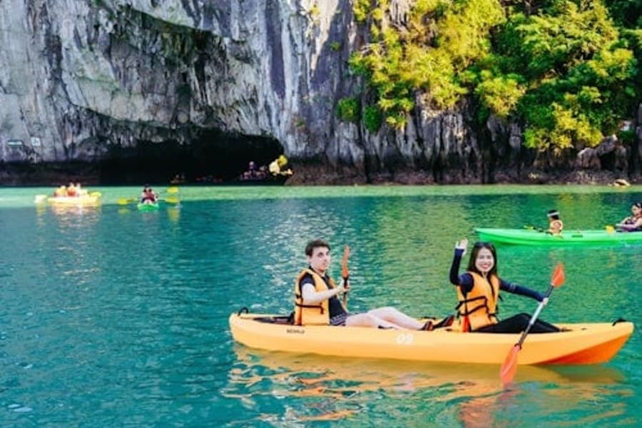 Ha Long Bay: Boat Cruise + Lunch + Drinks + Optional Transfer, Hanoi