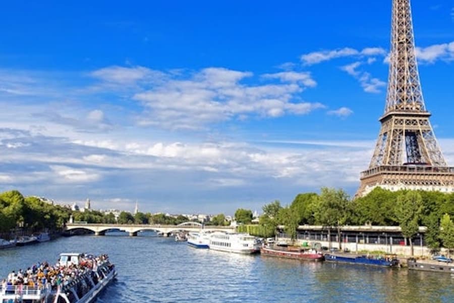Eiffel Tower, Seine Cruise & Louvre Museum: Guided Day Tour from London, London