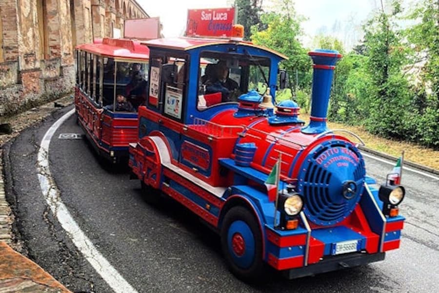 Bologna Open Bus & San Luca Express: Combo Ticket with Food Tasting, Bologna