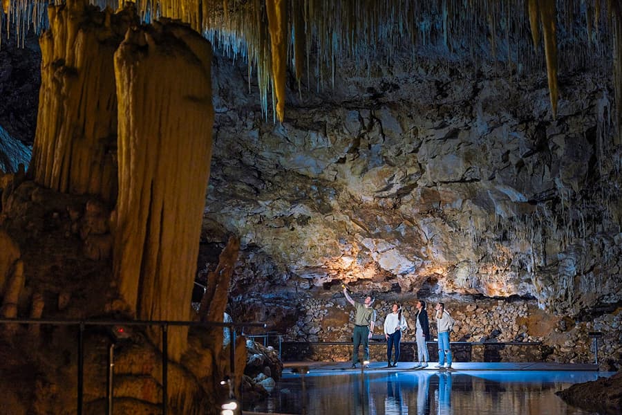 レイク・ケイブ・マーガレット・リバーガイドツアー, at Lake Cave, Perth