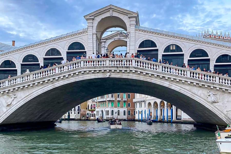 1-Hour Sightseeing Cruise on the Grand Canal tickets at Alilaguna ticket office in San Marco