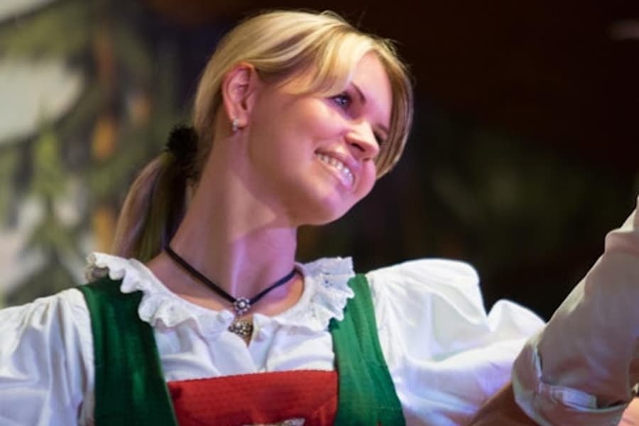 Tyrolean Evening Show + Optional Dinner, Innsbruck