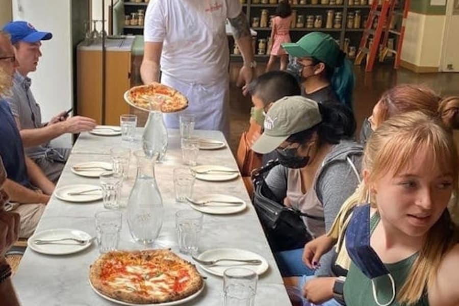 Chicago Downtown: 3-Hr Guided Pizza Tour