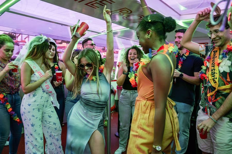Crucero de Fiesta de 2 Horas por el Río Duero en Oporto, at Living Cruise, Porto