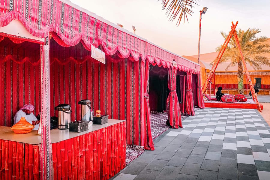 Halvdags ørkensafari i Abu Dhabi med underholdning og grillmiddag, Abu Dhabi