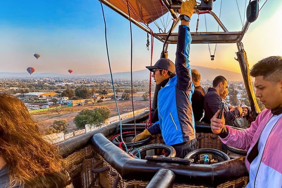 From Mexico City: Teotihuacán Hot Air Balloon Flight with Gourmet Breakfast and Pyramids Tour, Mexico City