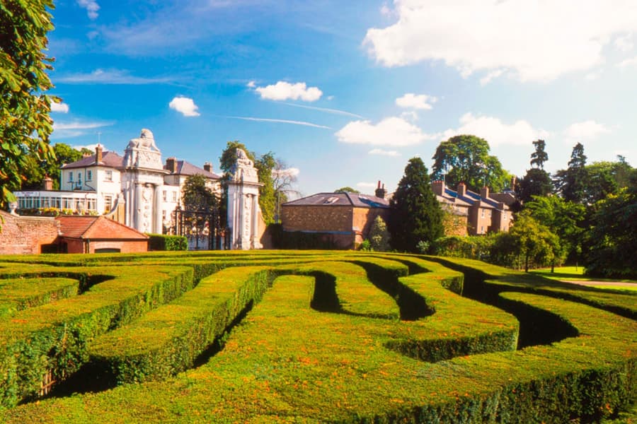 Hampton Court Palace and Gardens Tickets, at Hampton Court Palace