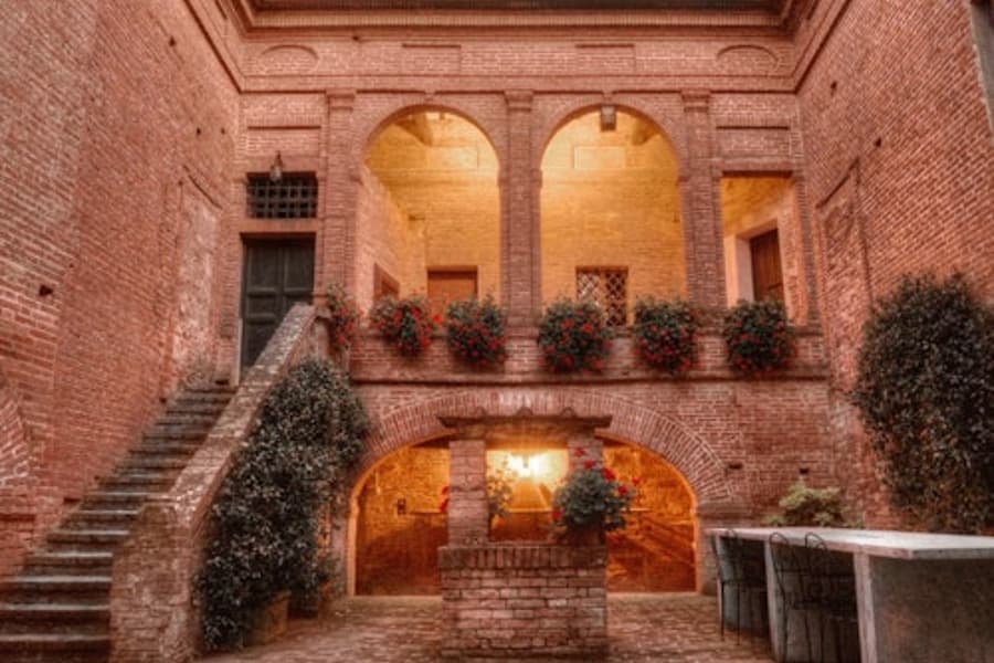 モンタルチーノ:ヴィンヤードツアー+ワインテイスティング, at Tuscany Wine Tasting, Montalcino