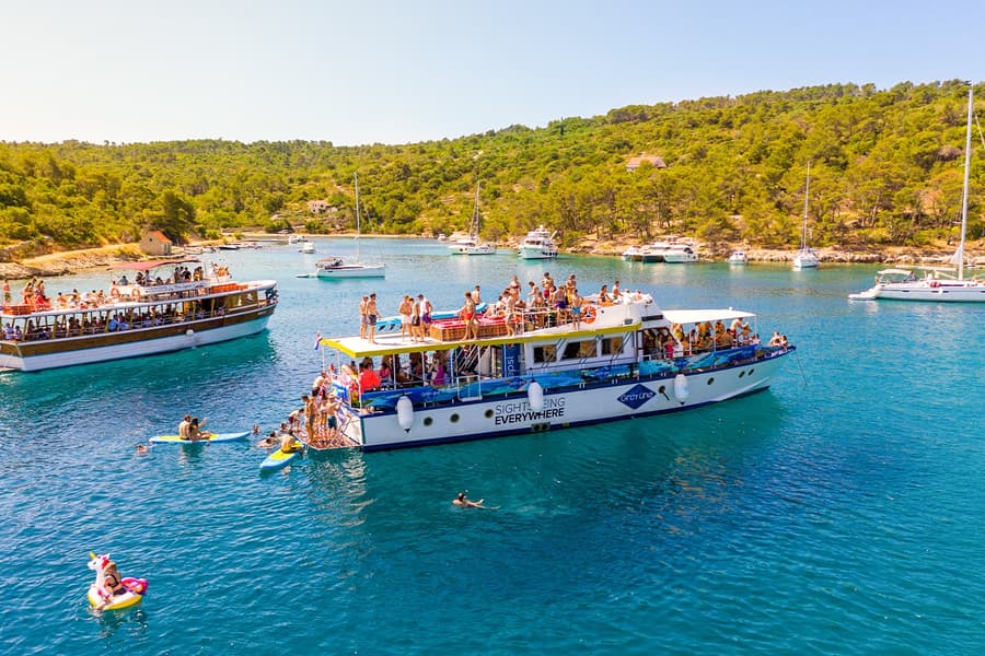 From Split: Blue Lagoon, Shipwreck & Solta Cruise with Lunch, Split