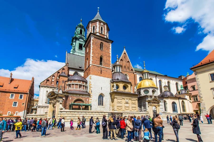 Tour Guiado por Cracovia: Castillo de Wawel, Catedral, el Casco Antiguo y la Basílica de Santa María, at Pomnik Piotra Skargi, Krakow