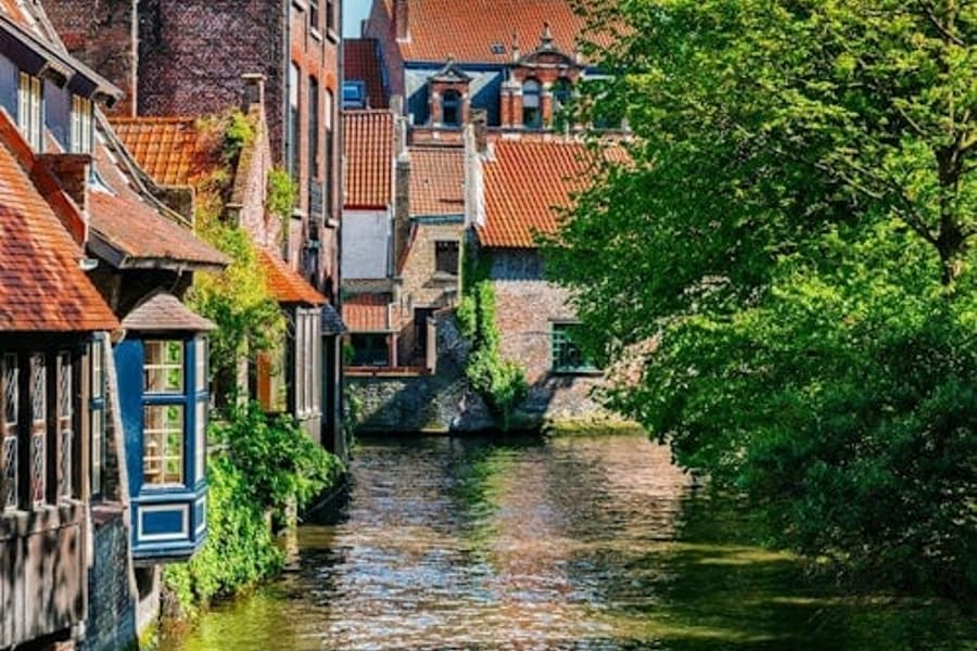 Bruges: Walking Tour with AI Guide on Your Mobile, Bruges