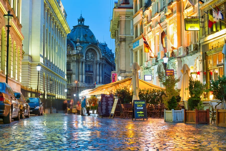 Tur de Vizitare a Bucureștiului după Întuneric, Bucharest