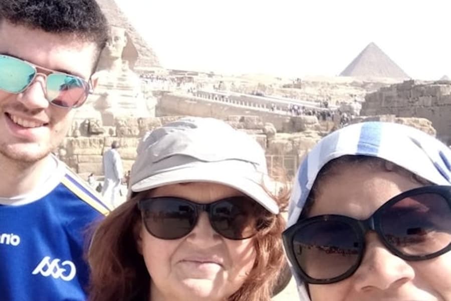 Giza Pyramids, Sphinx, Sakkara & Memphis: Guided Tour from Cairo + Lunch, Giza