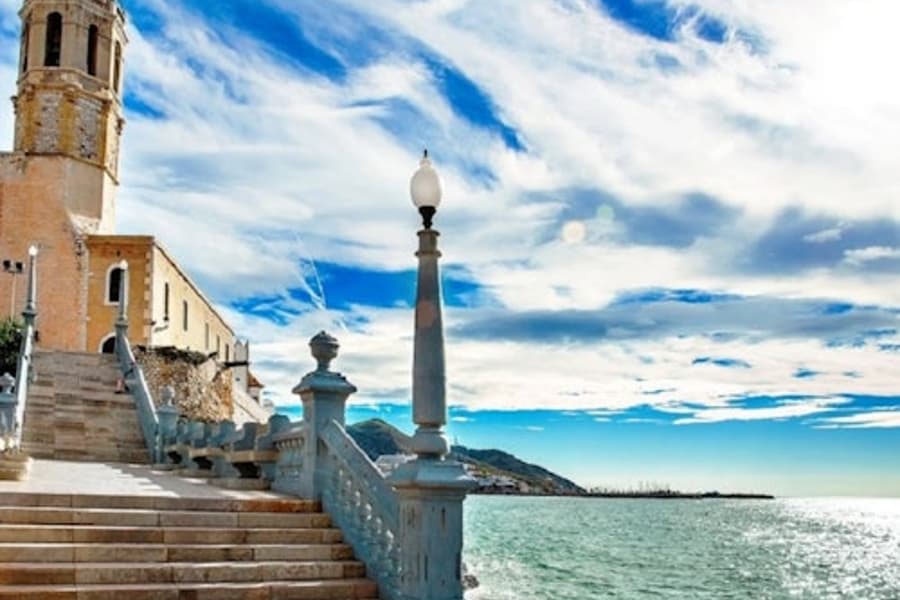Sitges: Boat Ride, Walking Tour & Winery Visit