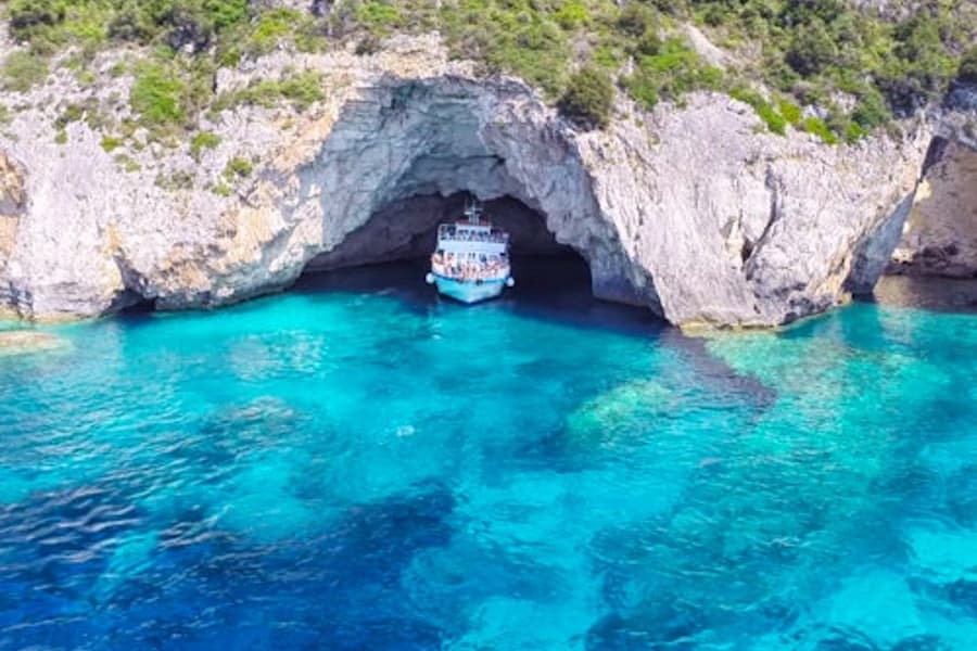 Plavba Modré jeskyně na Paxosu a Antipaxosu (Vesnice Lakka) z přístavu Korfu, Corfu