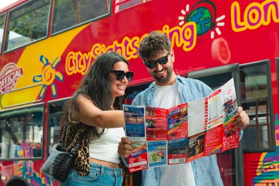 Londres: autobús turístico Hop-on Hop-off + Uber Boat, at London Hop-on Hop-off Tours, London