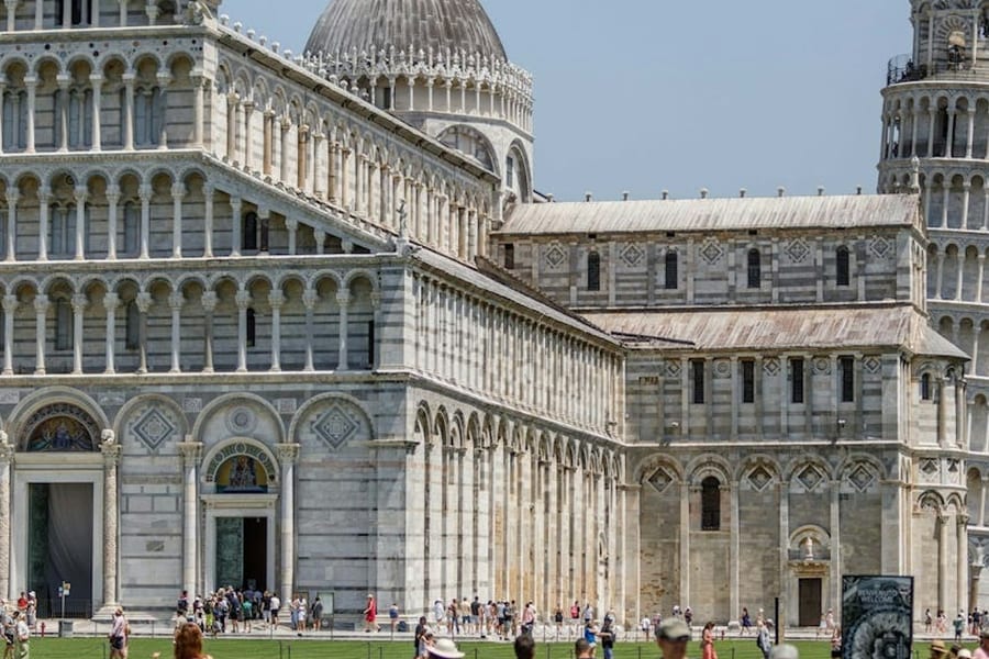 Pisa: Multilingual Audio Guide App Walking Tour with Live Guide, Pisa