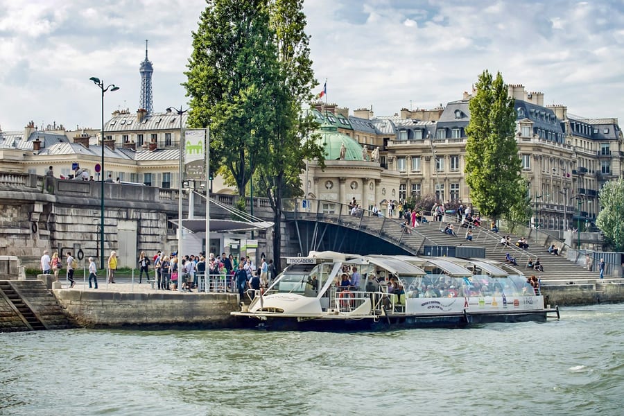 巴士船:塞納河隨上隨下遊船, at Port de la Bourdonnais, 75007, Paris