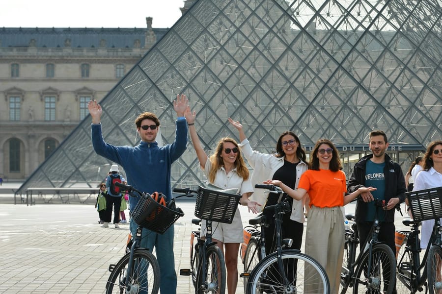 Paris: Highlight Dutch Bike Tour, at Paris Bike Tours
