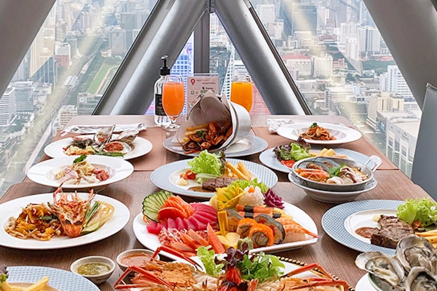 Bangkok: Buffet Lunch/Dinner at Baiyoke Sky Restaurant, at Baiyoke Sky Hotel