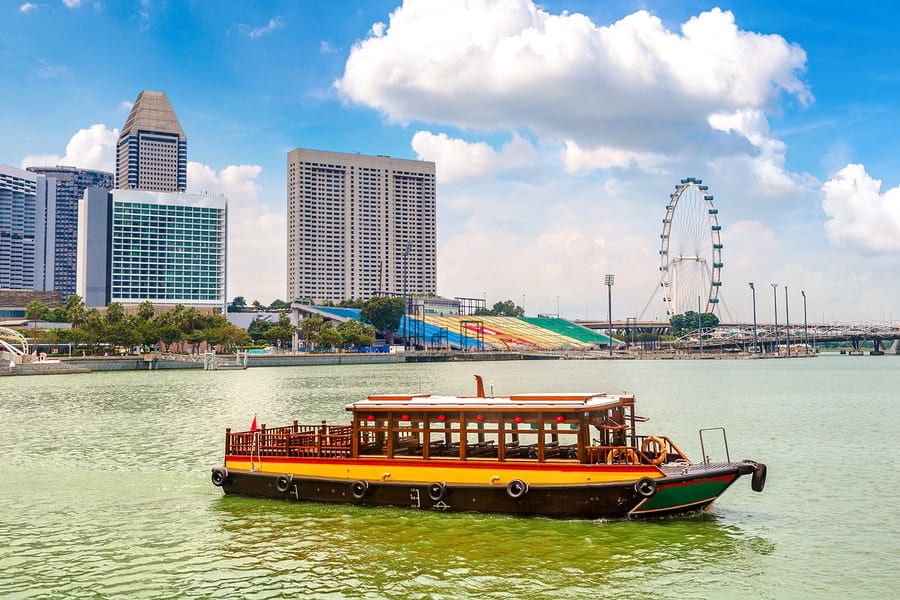 Singapore River Cruise + Chilli Crab and Seafood Experience, Singapore