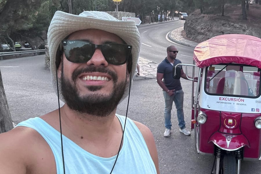 Málaga: Guided Tuk Tuk Tour + Roundtrip Transfer, at Malaga City Tour