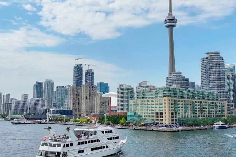 Toronto Harbour: Brunch Cruise + Unlimited Drinks, Toronto