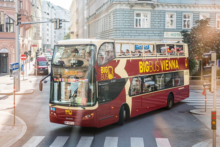 Viyana Combo (Yüzde 20 Tasarruf Edin): Hop-on Hop-off Otobüs Turu + Tuna Nehri Gezisi + Popüler Çekim Biletleri, Vienna