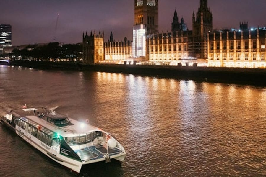 Uber Boat by Thames Clippers: Pase turístico Hop-on Hop-off de 2 días, at Thames River Cruises, London
