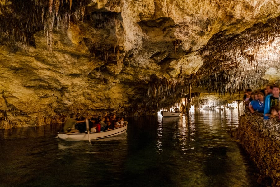 From Palma: Caves of Drach, Lake Martel, & Pearl Factory Day Trip, Mallorca