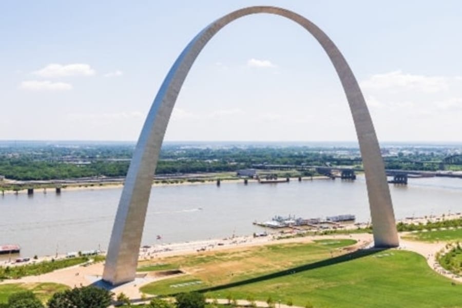 聖路易斯：小團體城市之旅 + 大門拱門入場 + 河遊, at The Gateway Arch, St Louis