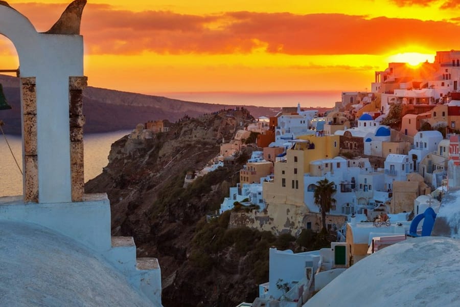 Day Tour to Akrotiri from Santorini with Sunset in Oia, Firá