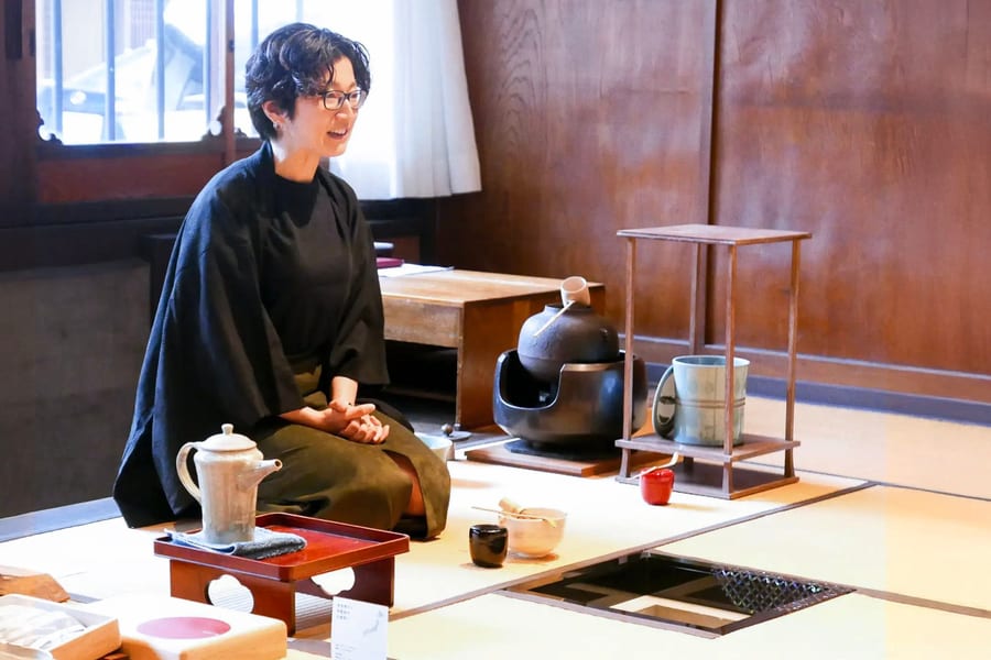 Kyoto Karasuma Area: Make-Your-Own Matcha Tea with a Tea Master in a Traditional Townhouse, Kyoto