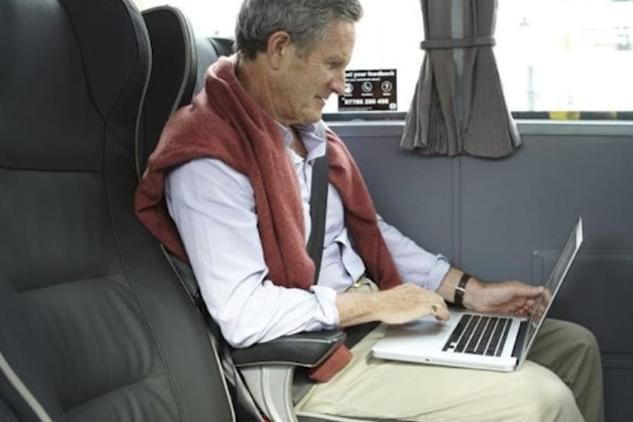 Milán: Traslado en autobús desde/hasta el Aeropuerto de Bérgamo, at London Airport Transfers, London
