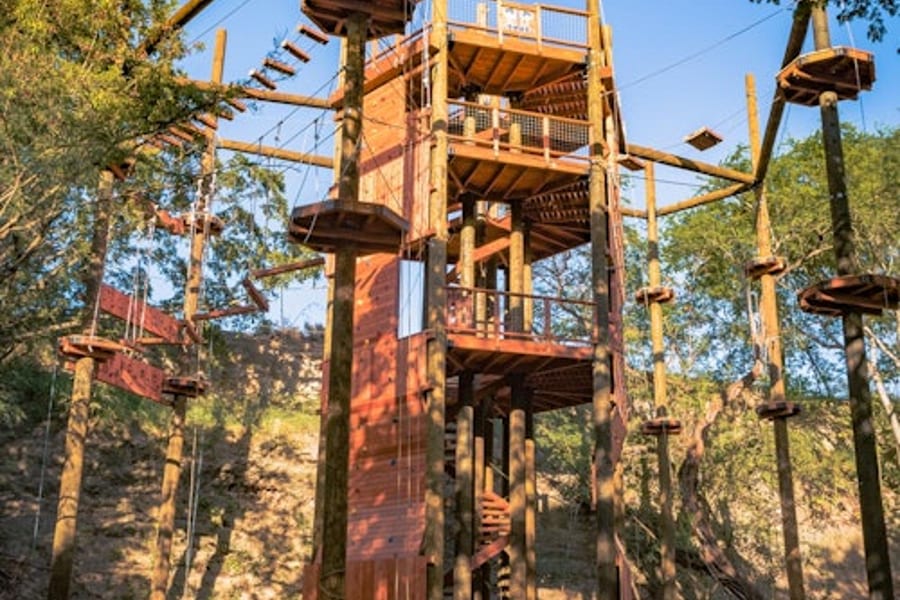 कोरल क्रेटर पार्क: एडवेंचर टावर, at Coral Crater Adventure Park, Hawaii