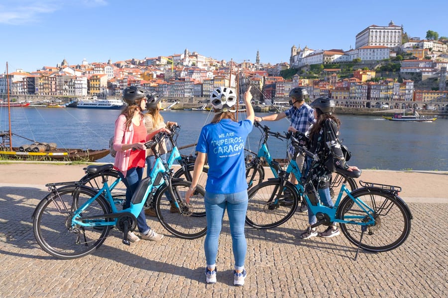 3 uur durende begeleide elektrische fietstour langs de hoogtepunten van Porto, at Bluedragon City Tours - Porto, Porto