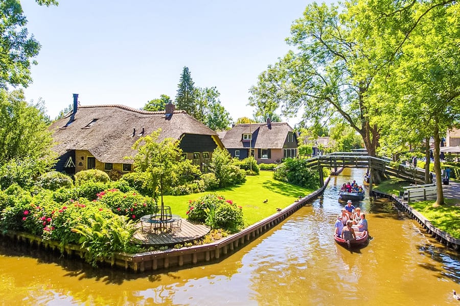 Amszterdamból: Giethoorn-i Egynapos Kirándulás Hajós Túraval és Afsluitdijk Látogatással, Amsterdam