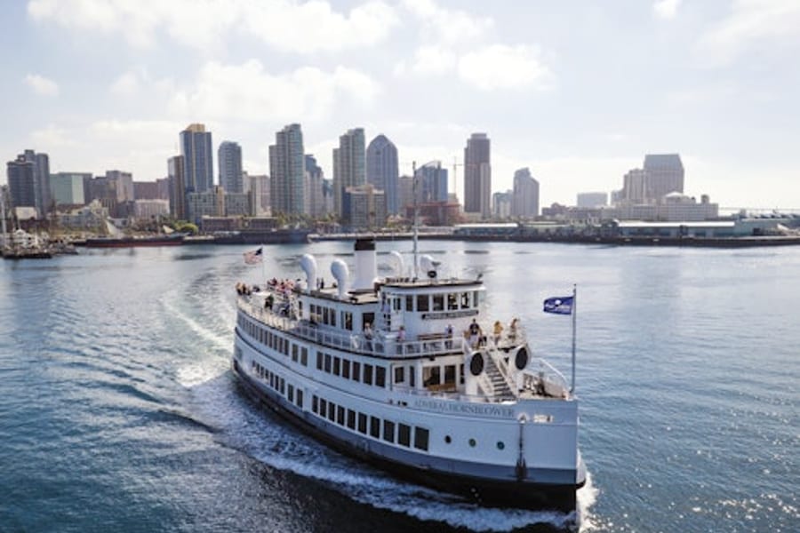San Diego: Champagne Brunch Cruise with Dessert Buffet